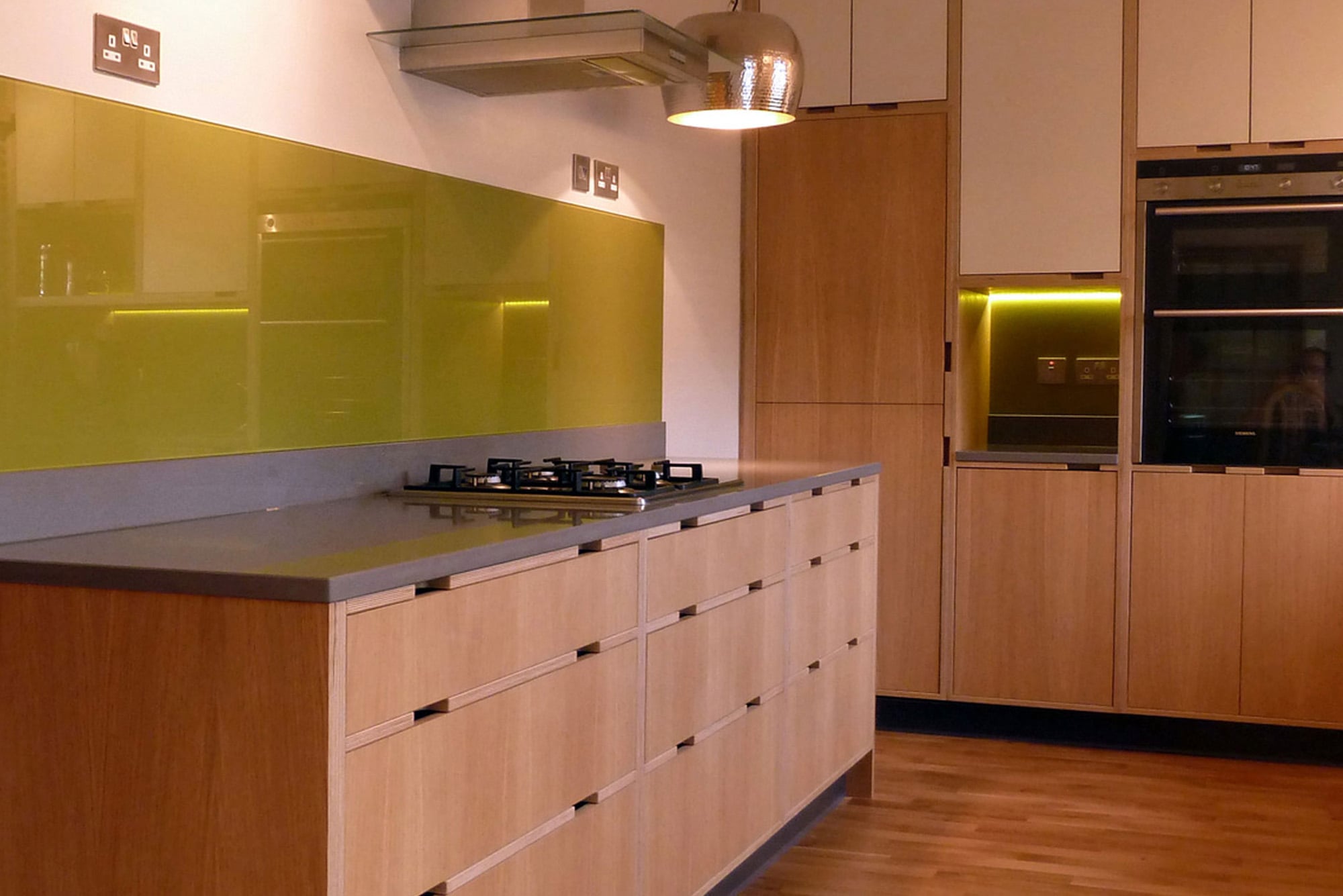 Oak veneer kitchen doors