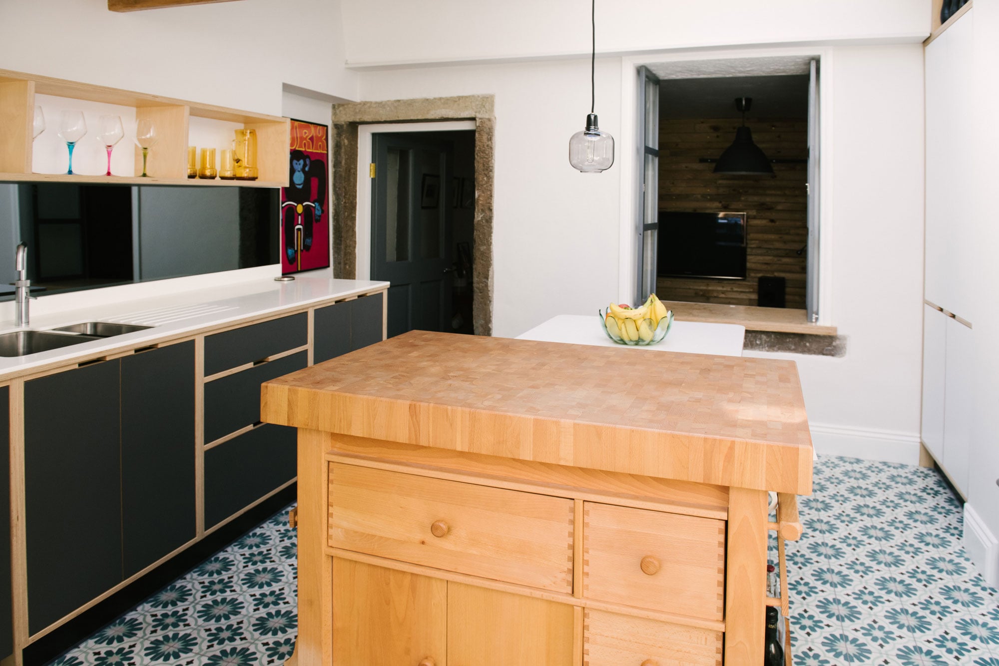 Monochrome plywood kitchen scheme