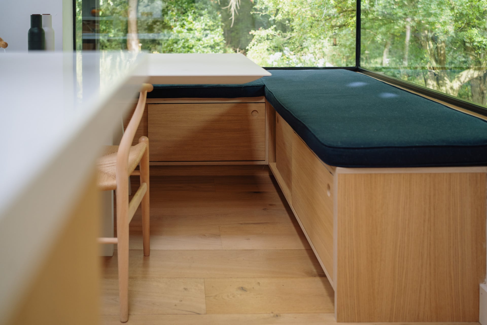 banquette seating 