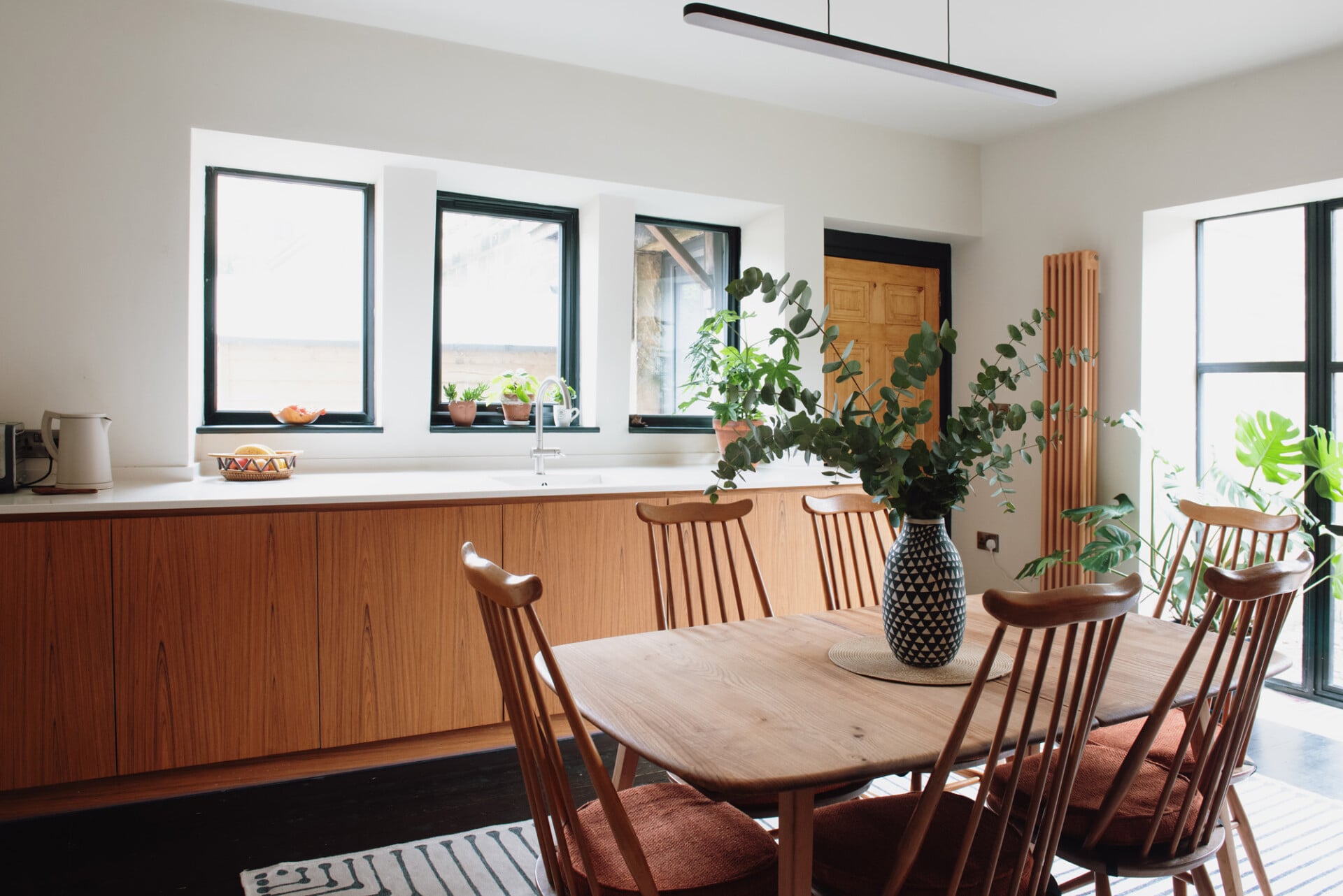 Teak Kitchen - teak-dining-light-filled (21)